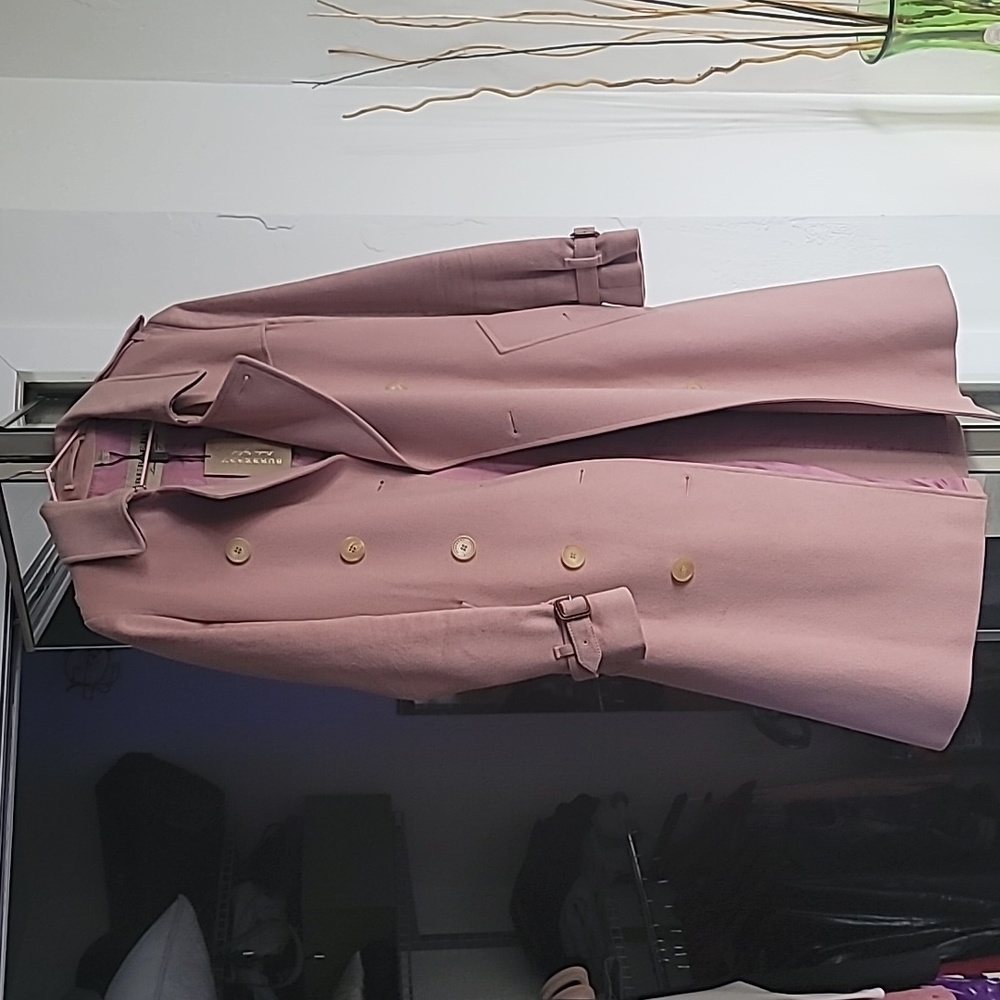 Burberry cashmere chalk pink size 04 US 38 EU, only worn a few times, with tags